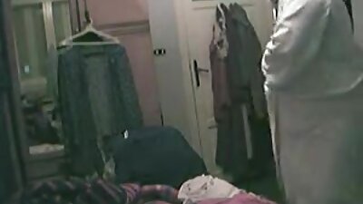 سیکس ڈول بیبی کو چپکے سے گرم سونے والی گدی کی ویڈیو میں ٹیپ کیا گیا۔
